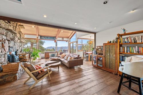 Mtn House w/Stunning Views, Sauna, HotTub, Trails