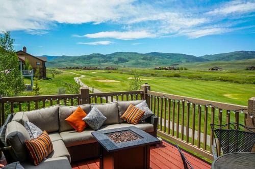 Mtn-View Gem w/On-Site Golf! 3 Mi to Granby Ranch