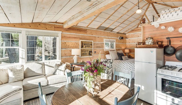 Nature Lover's Paradise: Elk River Cabin