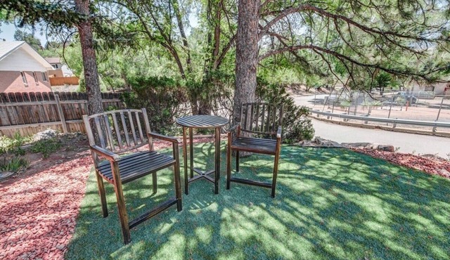 Near Garden of The Gods | Covered Patio & Hot tub