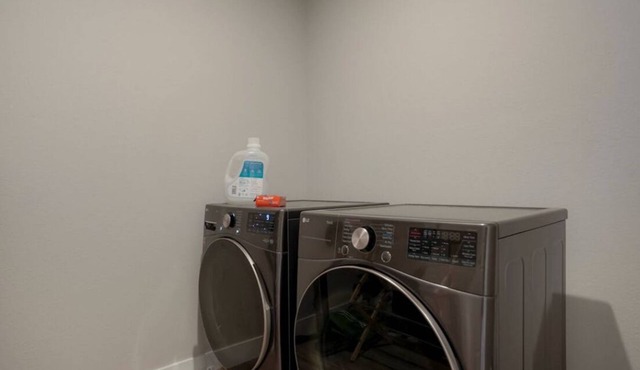 New 3-bedroom Townhome in Edgewater with Attached Garage and Fenced Yard