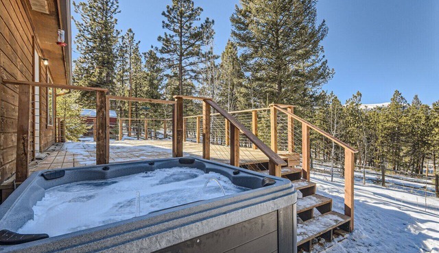 NEW! Bailey Bliss: Hot Tub, Views, & Fast Wifi