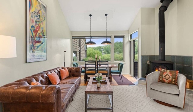 New! Charming Retro Snowmass Home | Vaulted Ceilings, Loft & Hot Tub