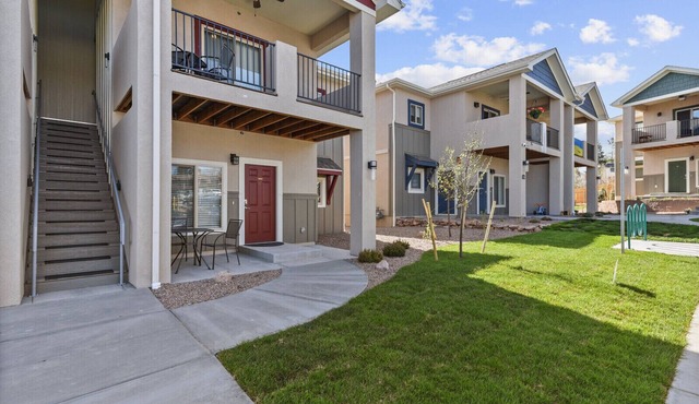 New Downstairs Condo-mins to downtown-Pet Friendly