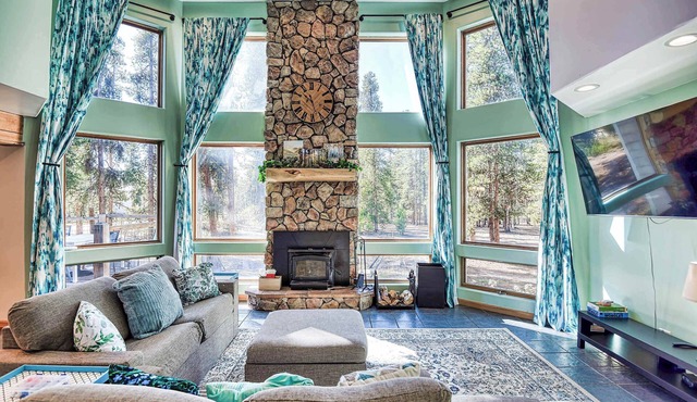 New Listing! 4BR - Hot Tub - Pets OK!