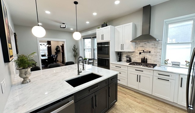 NEW Luxury Home w/HOT TUB, Fire Pit & Private Yard Denver Highlandsnn