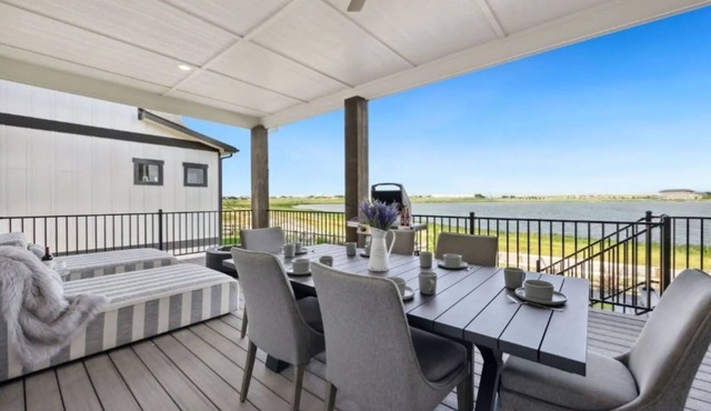 New Luxury Waterfront with Views!