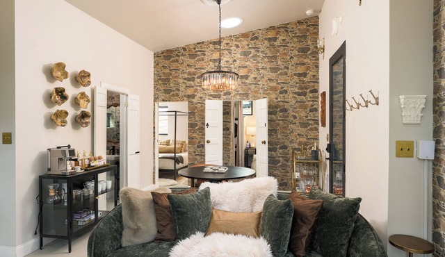 New Secluded Mtn Chalet w/Hot Tub, Sauna, Stargazing
