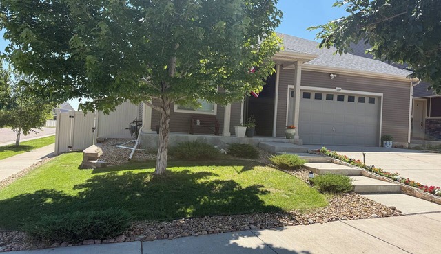 New, Spacious, only 9 miles from DIA, 25 minutes to Downtown, close to restaurar