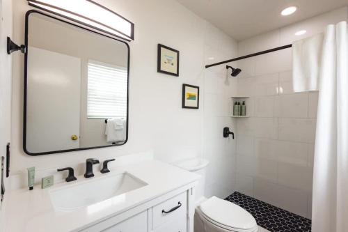 NEW! Villa Positano - Duval Square Condo, Pool, Hot Tub & Parking in Key West