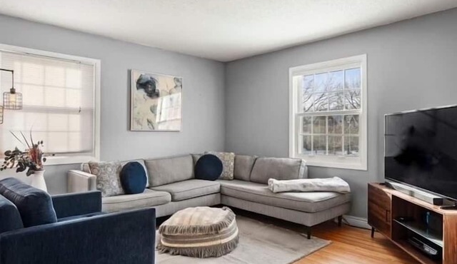 Nicollet Nook 2BR Ground-Floor Retreat