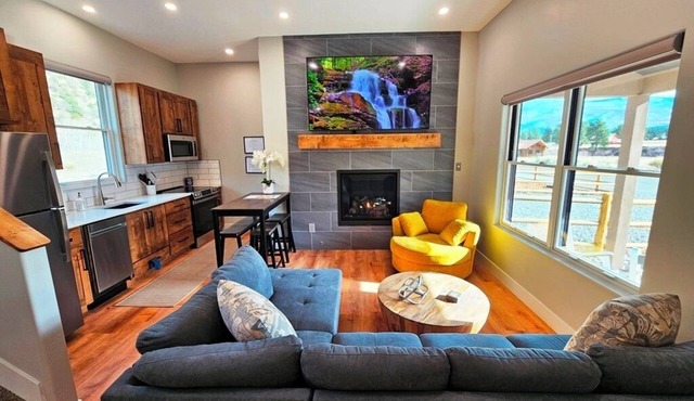 Nothing Compares - Brand New Construction & Luxury, AC, Fiber WIFI. Retreat.