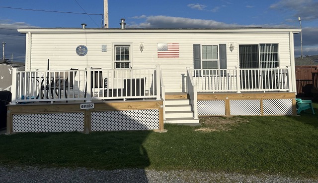 Ocean directly outside your door in East Matunuck!