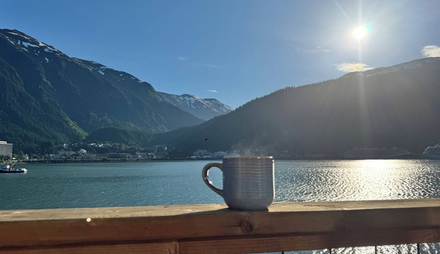 Oceanfront Douglas Island Gem - Humble Halibut 2-bedroom condo Juneau in Juneau