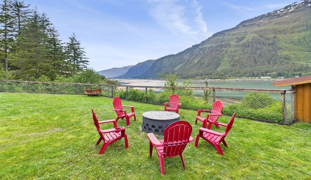 Oceanfront Fire Pit, Decks, Large Yard, Views! in Juneau