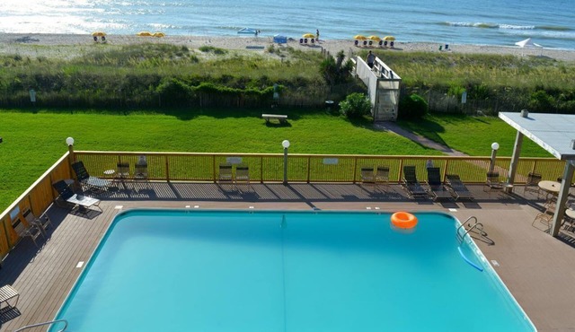 Oceanfront: King Bed, Private Beach, Big Pool in Carolina Beach