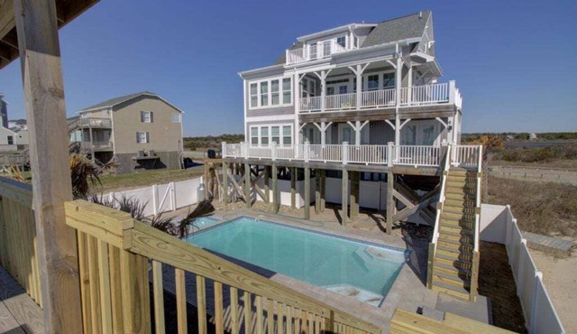 Oceanfront retreat in North Topsail Beach, featuring 6 bedrooms and a private pool. in North Topsail Beach