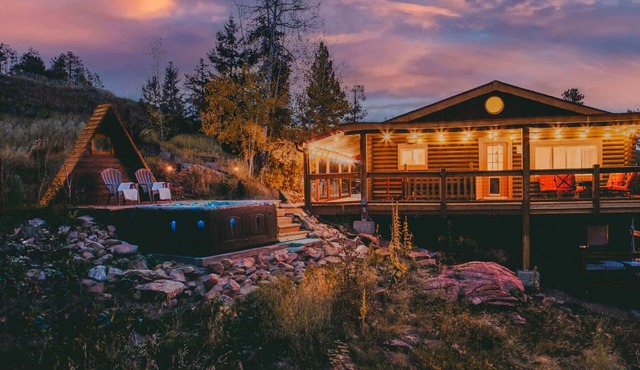 Open Air Cinema & Hot Tub | 1970s Log Cabin