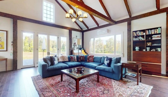 Outdoor enthusiast's dream with designer interior & Mt. Equinox views in Sunderland