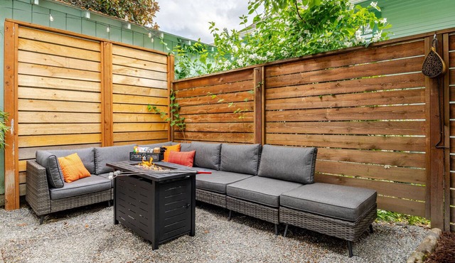 Patio with BBQ+fire pit, Rec room with TV+Foosball