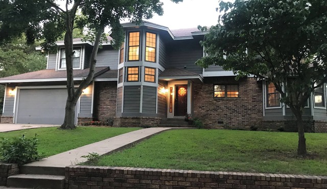 Peaceful 5-bedroom house in charming Tahlequah just 3 minutes from town in Tahlequah