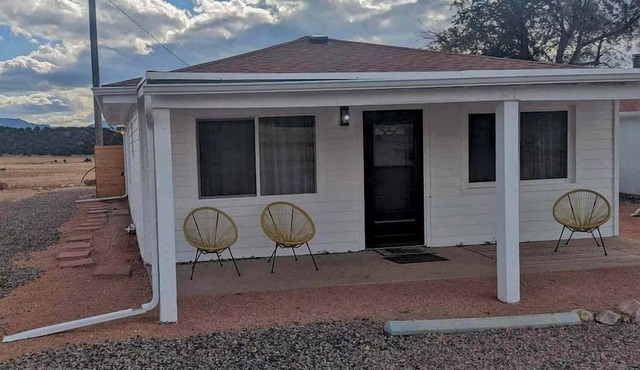 Peaceful Cozy Cottage with Large Patio and Grill for an Unforgettable Family Escape in Canon City, Colorado