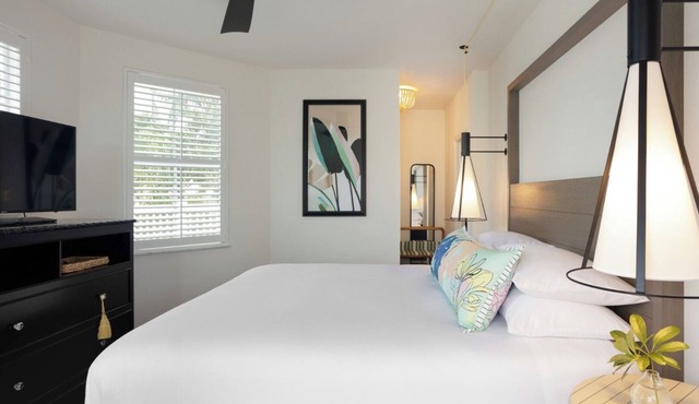 Peaceful Key West Lodge with Outdoor Swimming Pool and Near Attractions