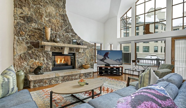 Penthouse on Ice Rink! Ski-in/out! 5 Star Lux! Great for families. No lobby!