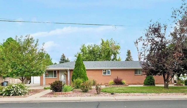 Pet Friendly 2BR - Between Denver & the Rockies