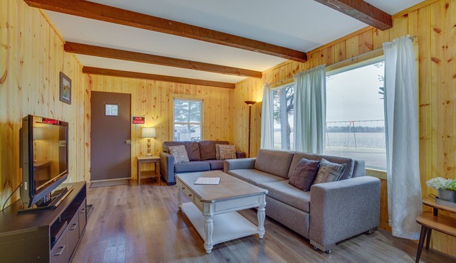 Pet-Friendly Cabin Retreat: Wisconsin River Access in Mauston