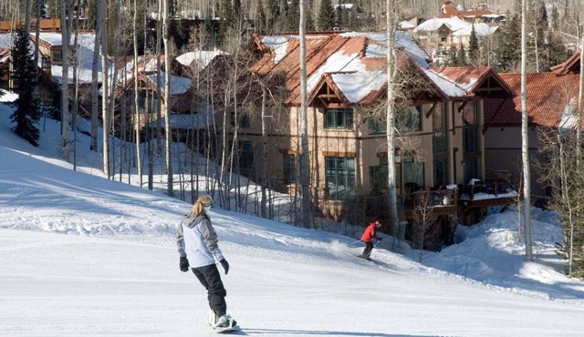 PINE MEADOWS 138- Gorgeous Ski-In/Ski-Out Condo w/Hot Tub & Views