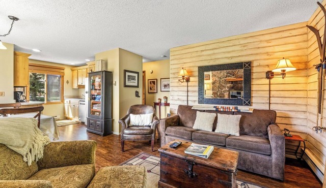 Pioneer - Cozy riverside retreat in the mountains