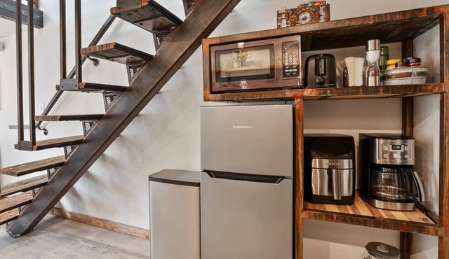 Ponderosa Mtn. Suite - Hiking, Rustic Charm, Ski Central