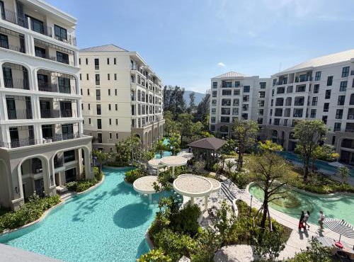 Pool view 1 bed room bang tao beach by 87Homes in Ban Nong Chaeng