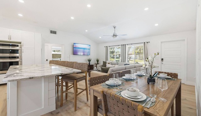 Poolside Paradise with Brand New Spa & Saltwater Pool – Minutes to Siesta Key in Sarasota