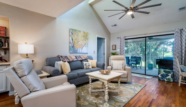 Popular Tarpon Pond Cottage w/Screened Porch! Great Location! 1 small dog allowed! in Seabrook Island