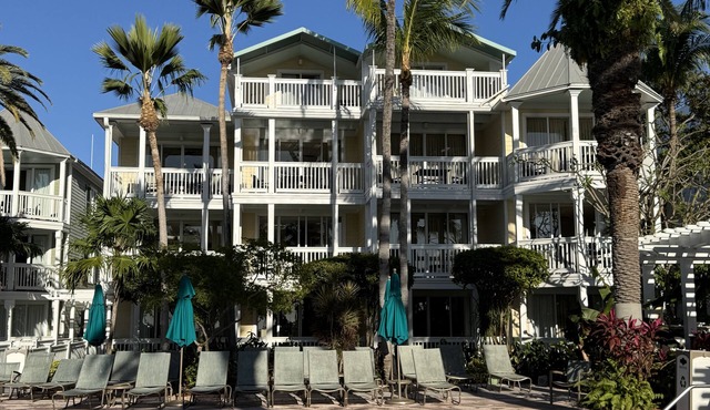 Premier resort overlooking the Gulf. Walk to Mallory Square, restaurants, beach. in Key West