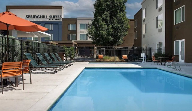 Prime Location! 3 Convenient Units, Onsite Pool, Free Parking, Free Breakfast