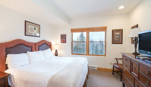 Private and Clean Lock-Off King Room With Lovely Sunset Views