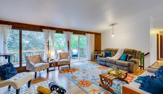 Private Deck & Ample Space! Lake Forest Park Home in Lake Forest Park
