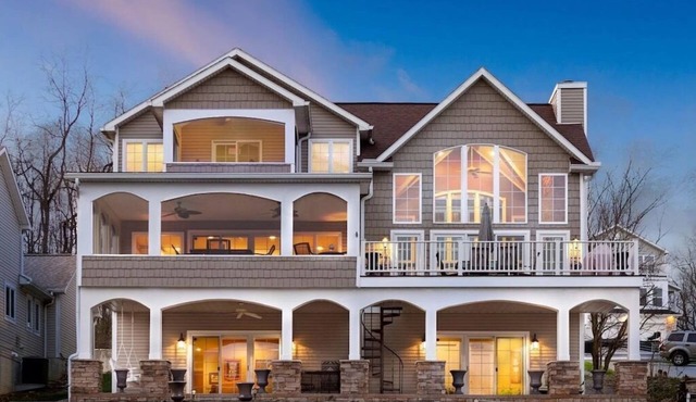 Private Lakefront Home|Views, Dock, Hot Tub, Kayak in Howard