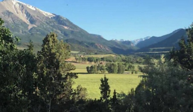 Private Mountain/Valley Views: Just renovated only 5 min to downtown Carbondale! in Carbondale
