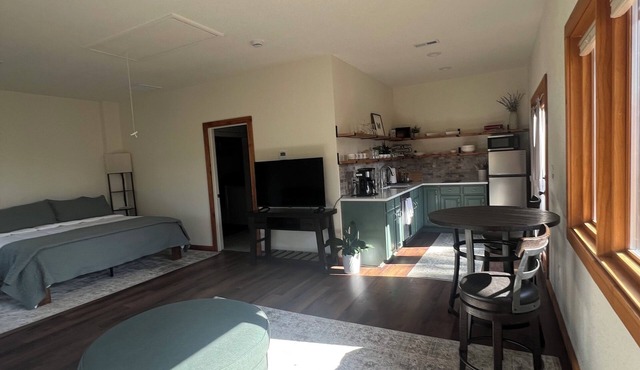 Private studio at Bayou Hills BnB in charming Parker perfect for getaway