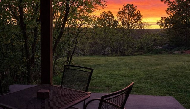 Private Suite w/Trailhead Access, Cozy Patio, Great Views & Mountain Wildlife