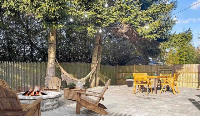 Quahog Cottage- Full Home with a private yard