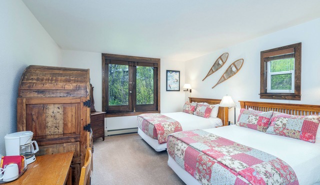 Quaint Lodge Close to Downtown With Prime River Location