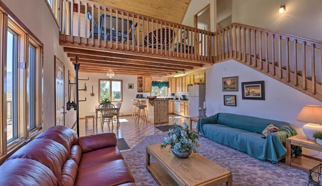 Questa Home w/Views - 13 Mi to Red River Skiing!