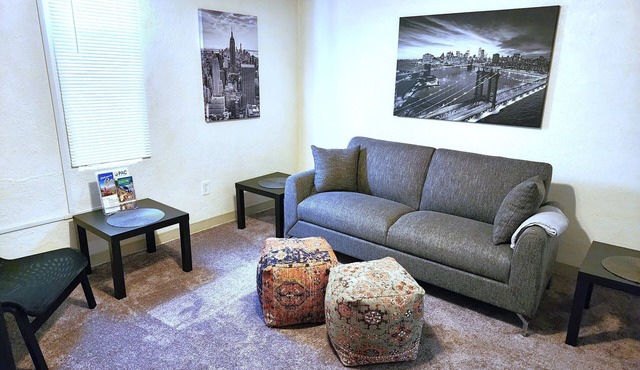 Quiet Golden Basement Apartment 1BR + Office