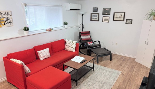 Quiet, large private backyard, fully equipped, dreamy beds! Short or long term. in Halifax
