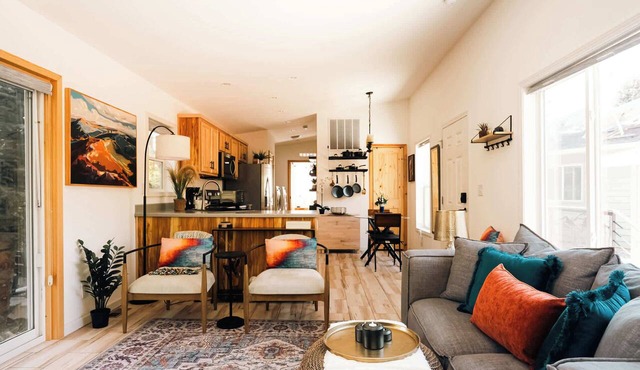 Ralston Creek Cottage | Serene Park Views